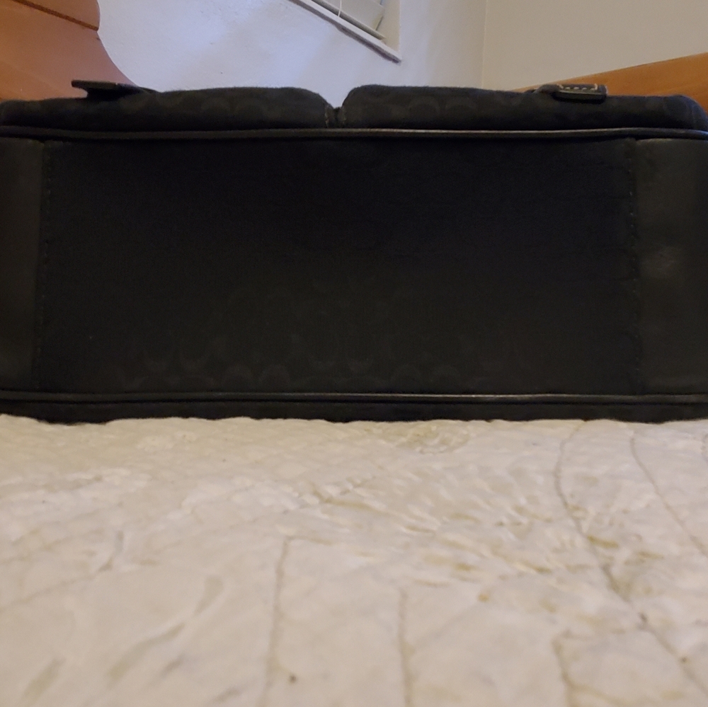 Coach A1068-F70182 Black Voyager 6cm Signature Small Messenger Bag - Picture 3 of 9